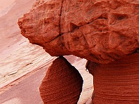ein Sandsteintischbein